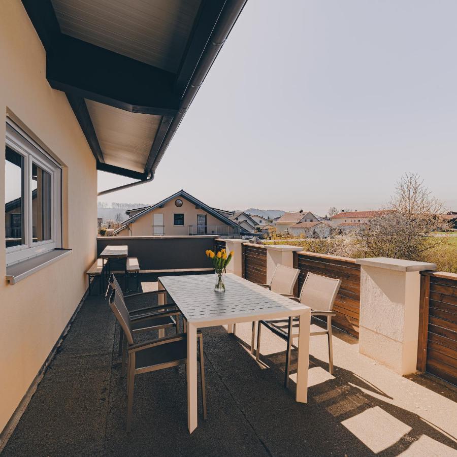 Grosse Ferienwohnung Mit Balkon Und Perfekter Lage Eggenthal Exterior photo