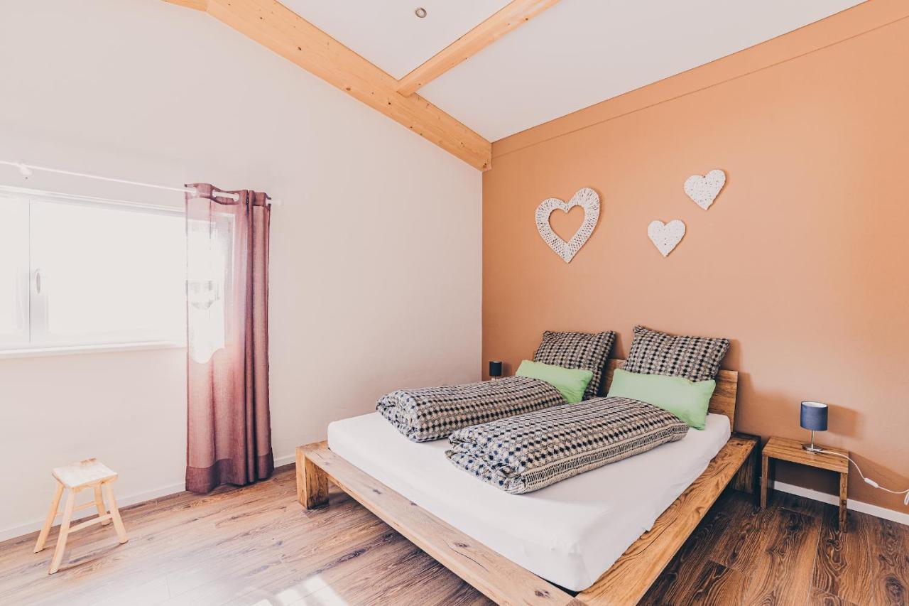 Grosse Ferienwohnung Mit Balkon Und Perfekter Lage Eggenthal Exterior photo